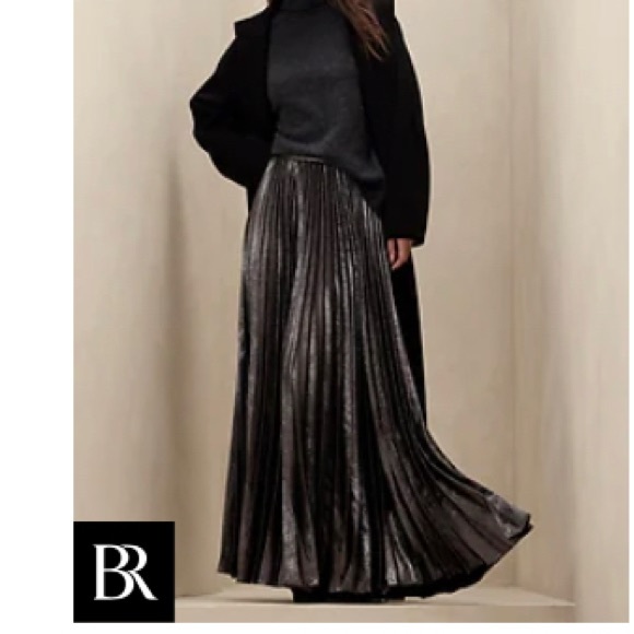 Banana Republic Dresses & Skirts - NWT Banana Republic Malia metallic maxi skirt Size 0. GORGEOUS, very special
